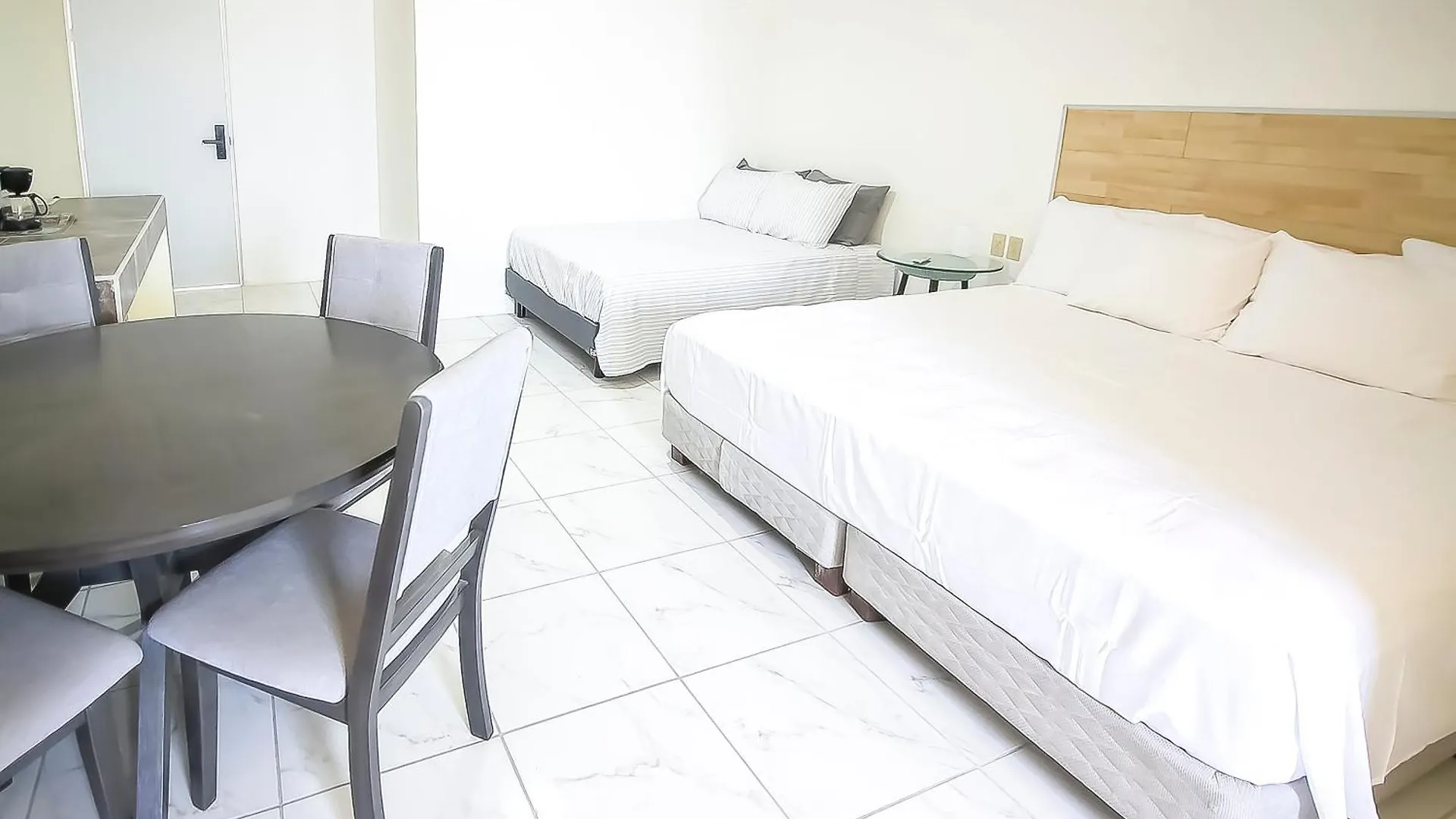 Oyo Hotel Plaza Las Torres, Cabo San Lucas