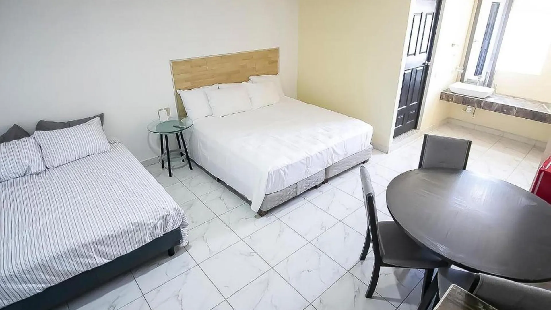 ****  OYO Hotel Plaza Las Torres, Cabo San Lucas México